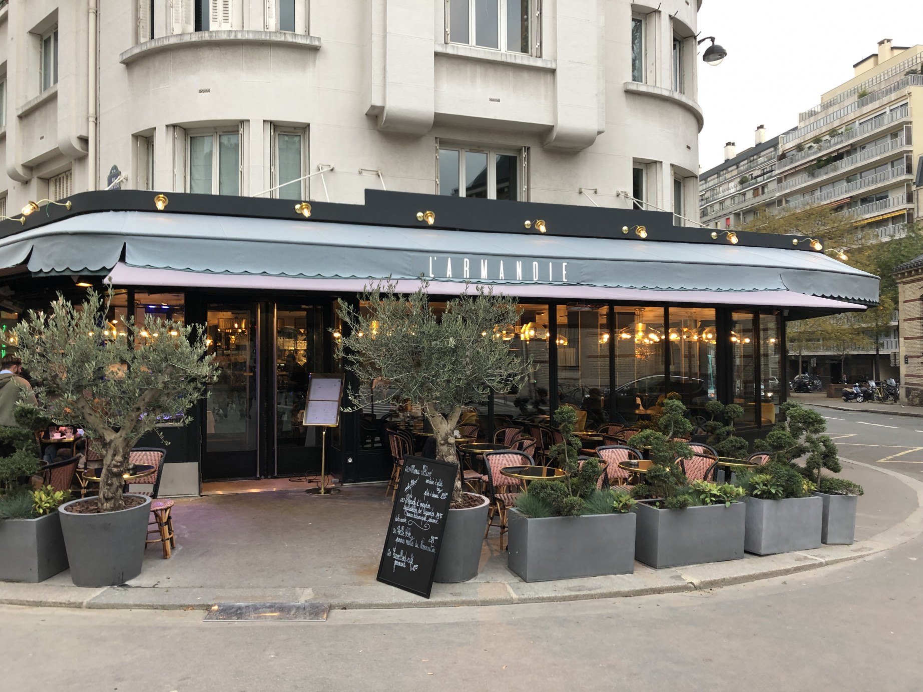 L Armandie French Restaurant And Sea Food Platters In Paris Paris - Restaurant Paris 15